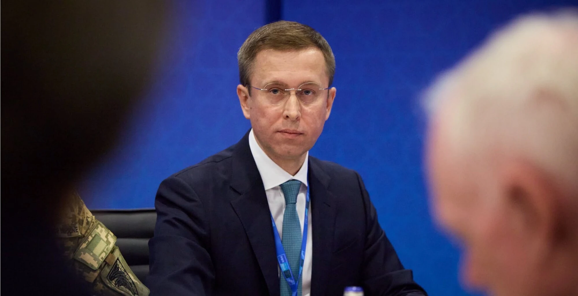 Кадрові наслідки в Сенс Банку: уряд відсторонив Гладищенка і готує оцінку керівництва
