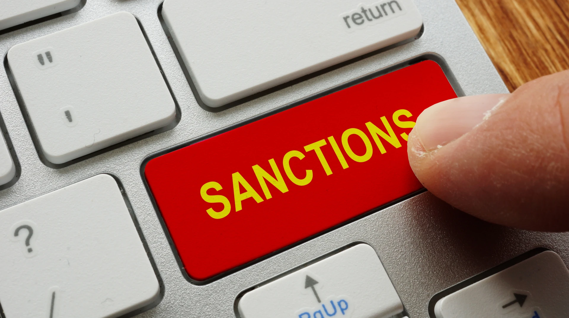 Британія ввела нові санкції проти РФ: у списку шість банків і шість суден