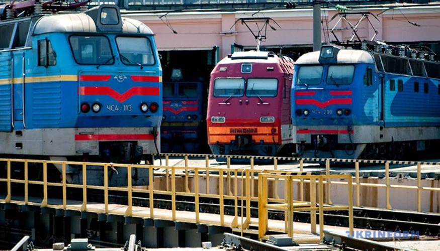 Платні зали на вокзалах стали відкритими для всіх через зміщення поїздів 27 серпня