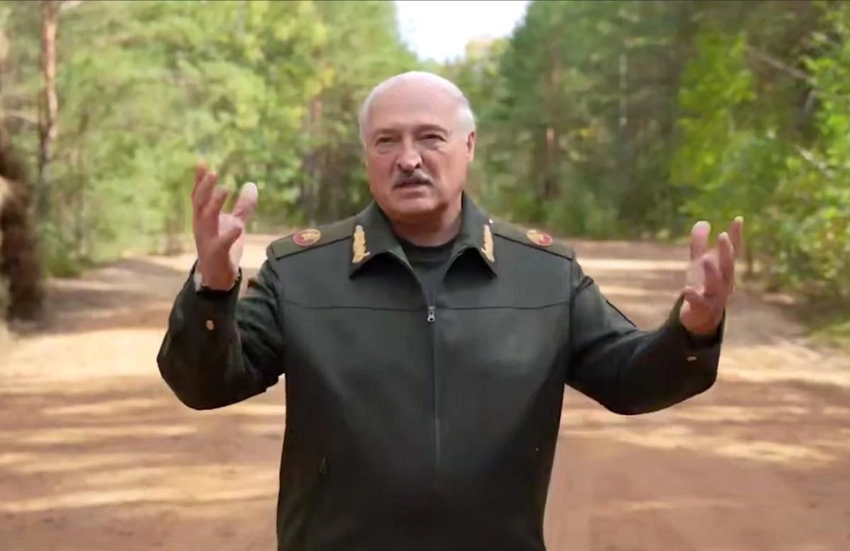 Лукашенко доручив «струснути» армію Білорусі та перевірити підрозділи на полігоні