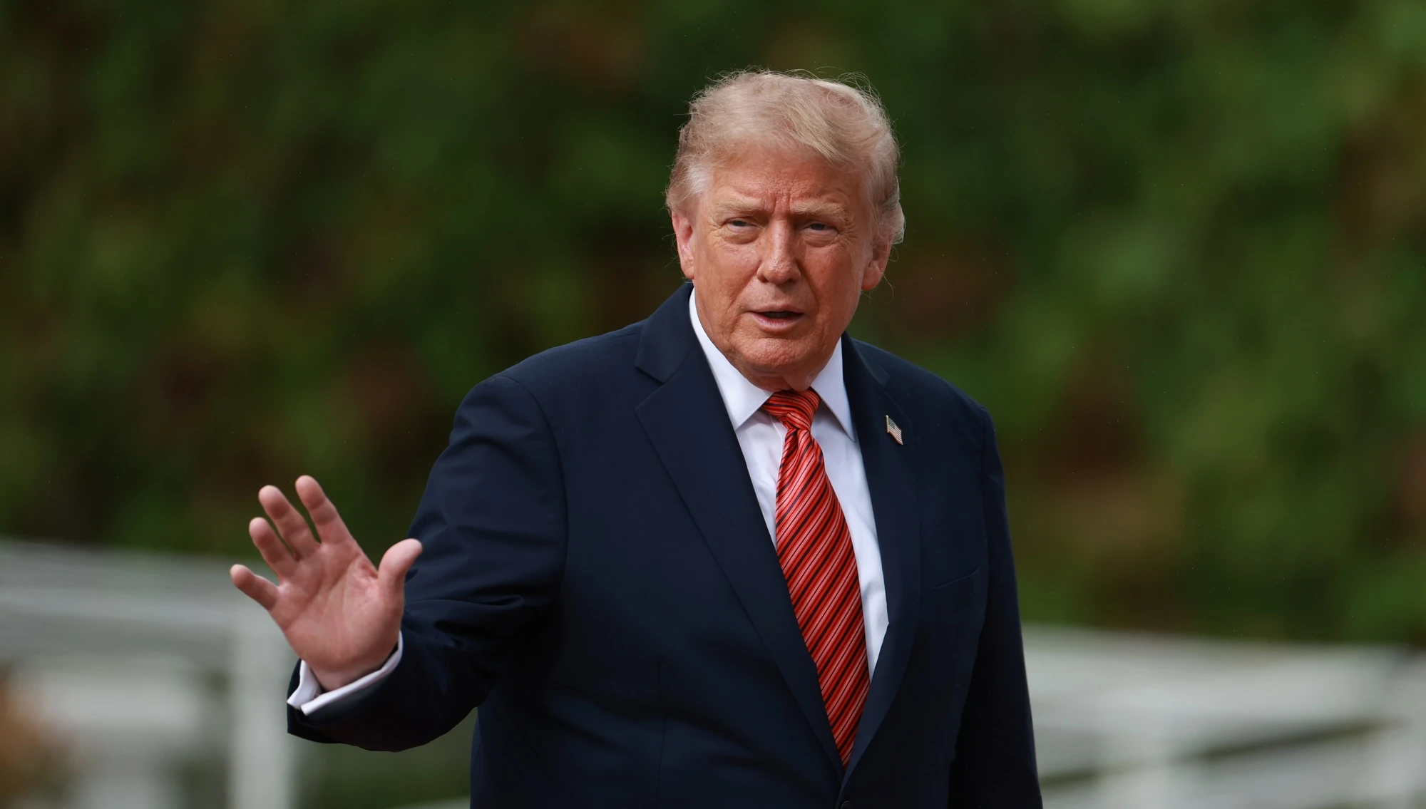Опитування Reuters/Ipsos: рейтинг Трампа зріс до 35%, але демократи лідирують на 7 пунктів